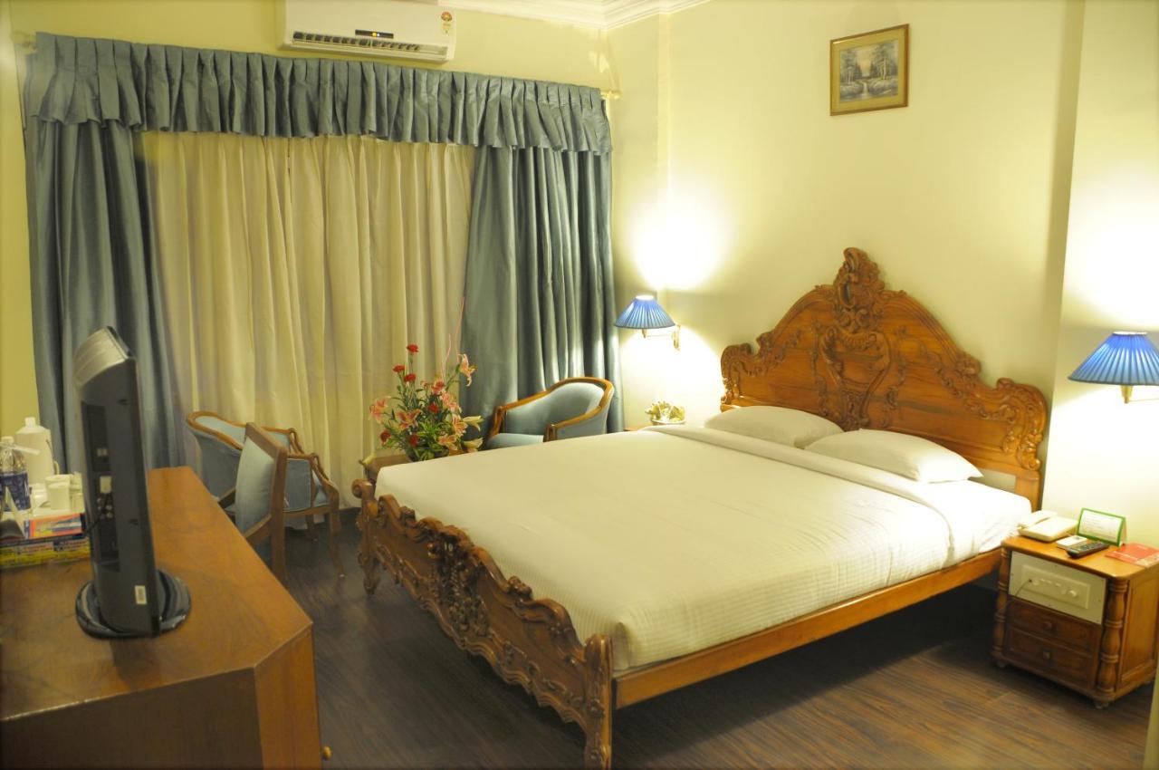 Nalapad'S Hotel Bangalore International Exteriör bild
