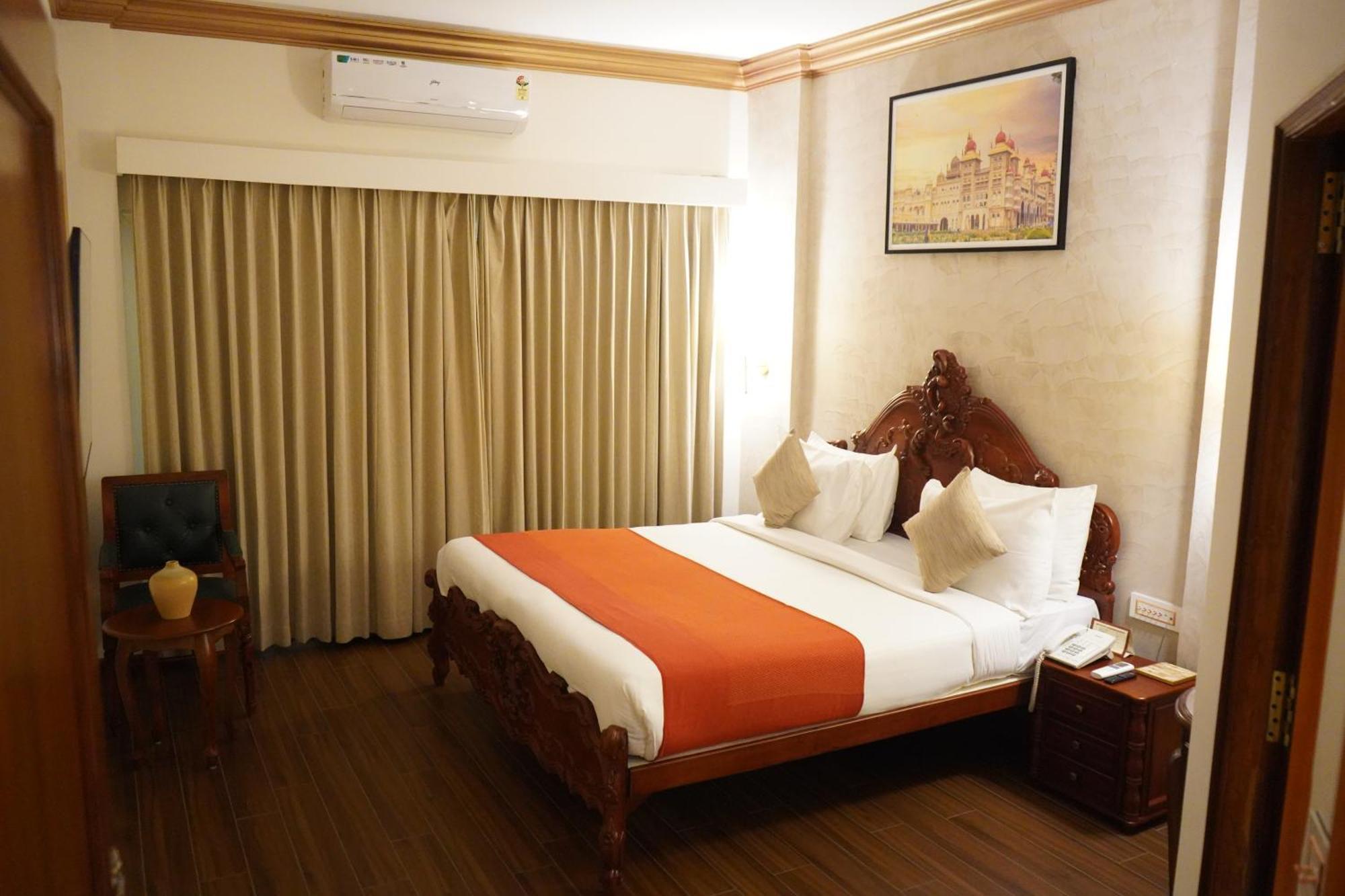 Nalapad'S Hotel Bangalore International Exteriör bild