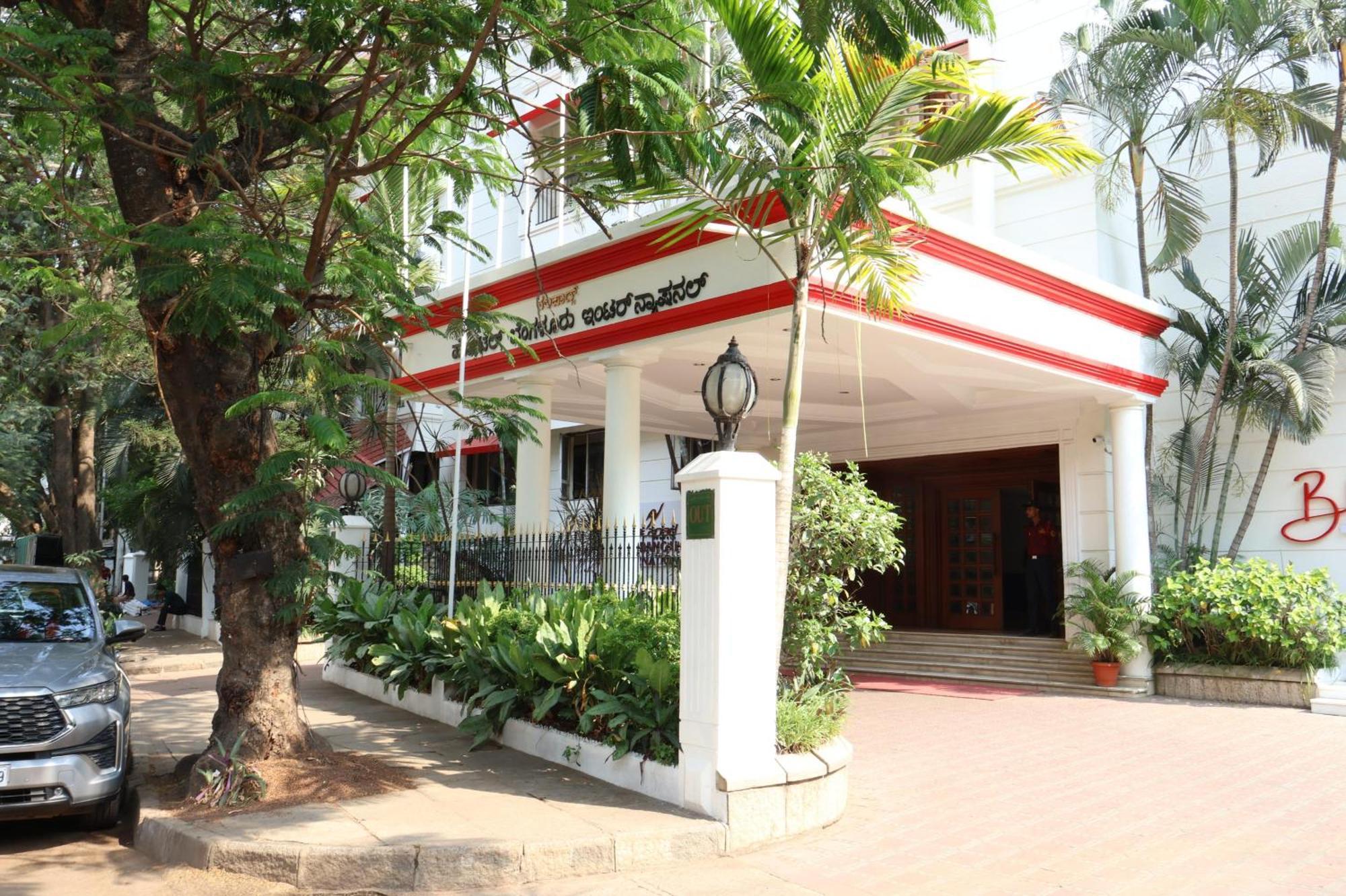 Nalapad'S Hotel Bangalore International Exteriör bild